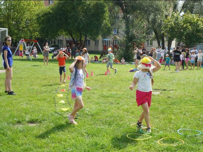 zajęcia ruchowe dl adzieci na terenie osiedla