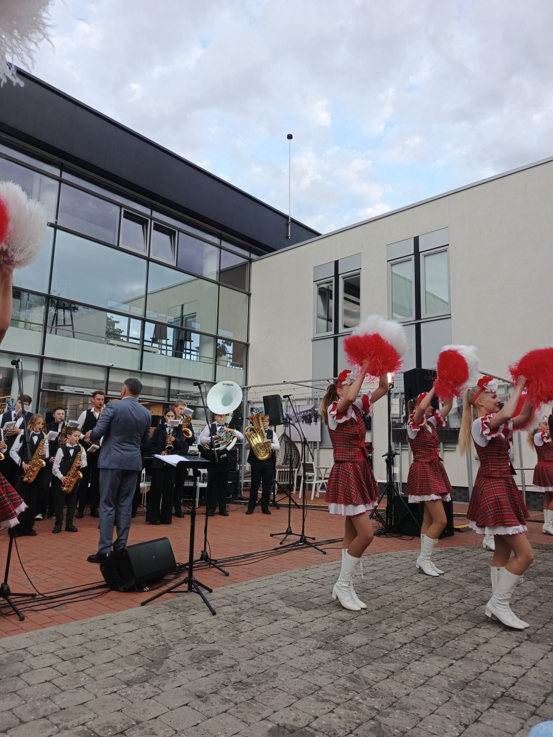 koncert orkiestr na inauguracjii Święta Miasta Jurbarkas