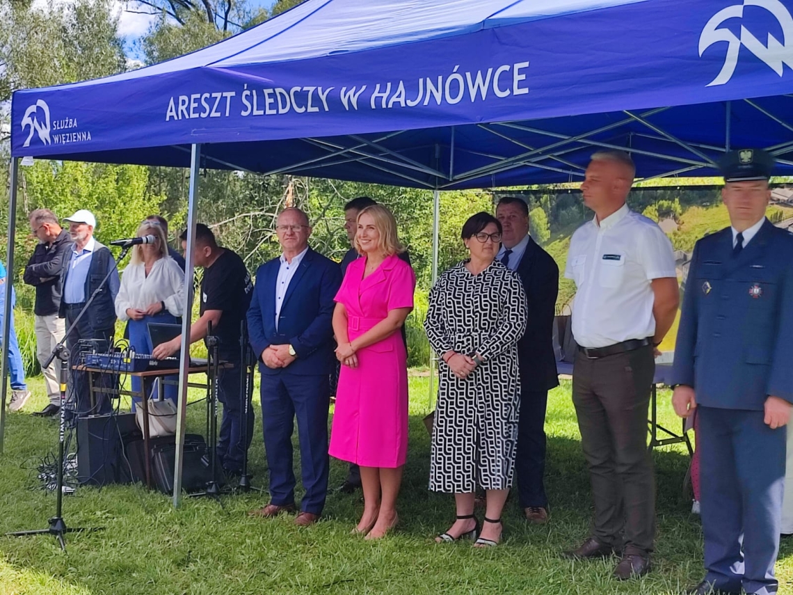 zdjęcie grupowe przedstawicieli organizatorów i partnerów pleneru