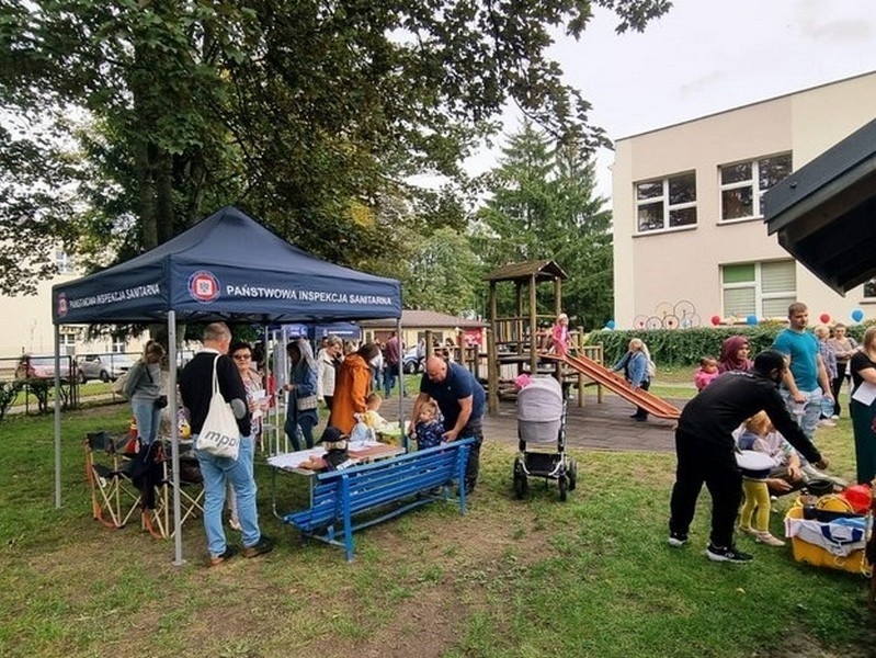 atrakcje dostępne na pikniku i korzystającą z nich społeczność przedszkolną