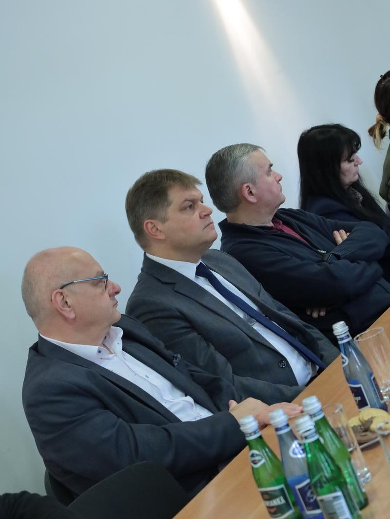 Posiedzenie Powiatowego Zespołu Zarządzania Kryzysowego - uczestnicy w trakcie posiedzenia