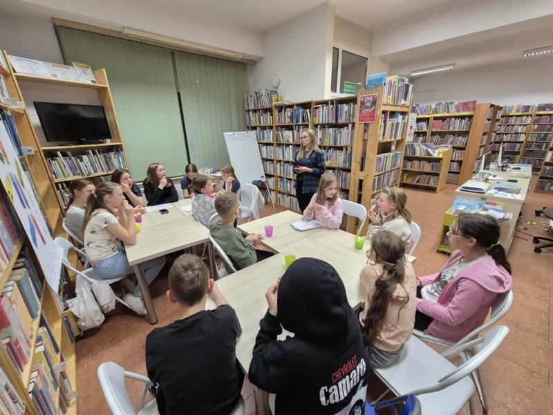 zajęcia w czytelni  dziecięcej