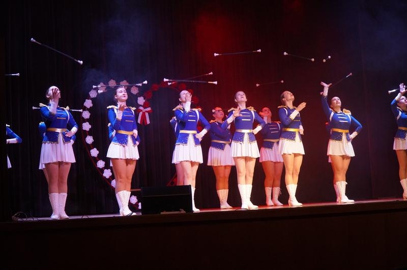 Zespół artystyczny HDK na scenie.