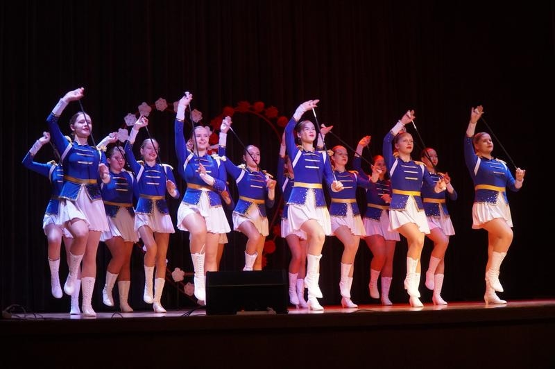 Zespół artystyczny HDK na scenie.