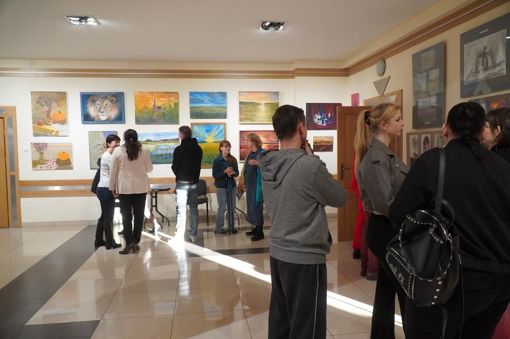 zwierdzajacy wystawę