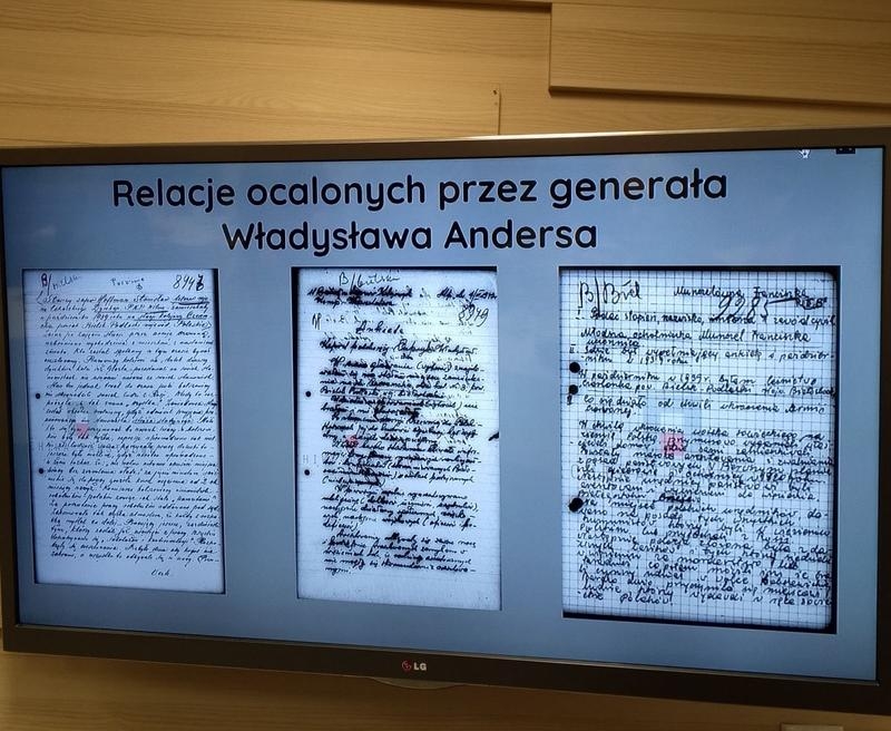 slajd wyświetlany na telewizorze