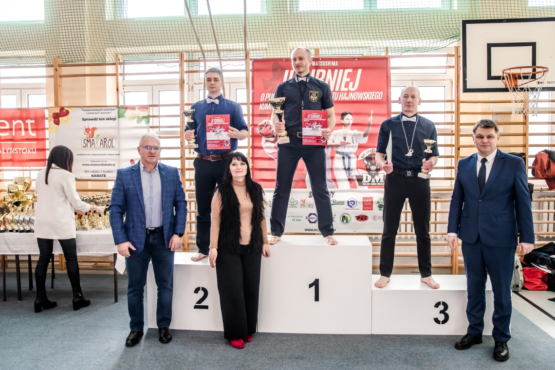 wręczenie medali zwycięzcom