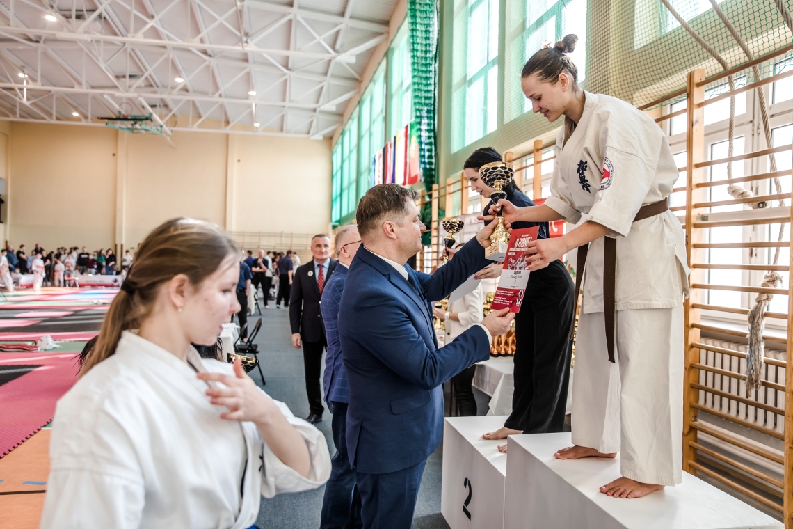 wręczenie medali zwycięzcom