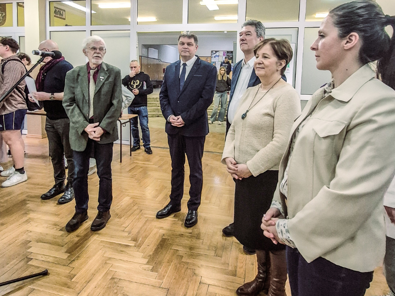 organizator wraz z władzami miasta oraz dyrekcją