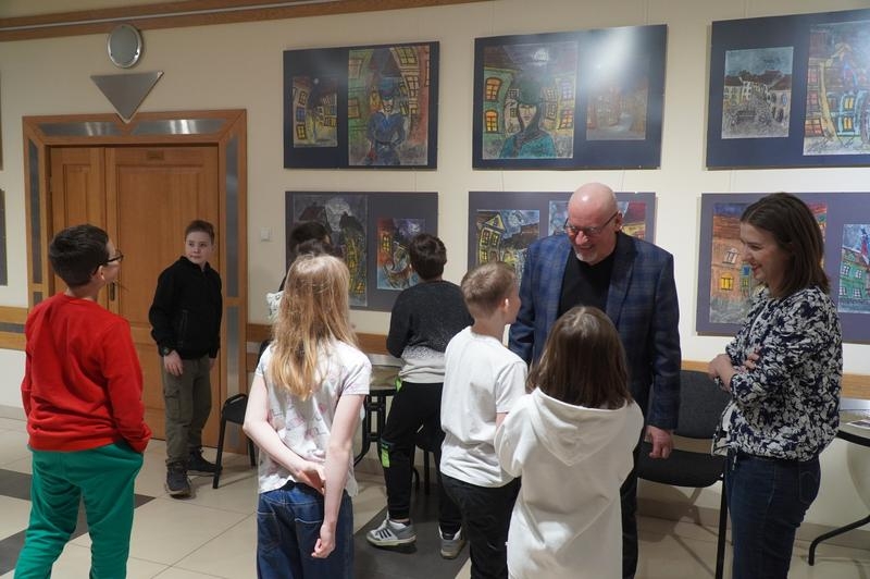 Spotkanie uczniów z artystą Tomaszem Korzenieckim