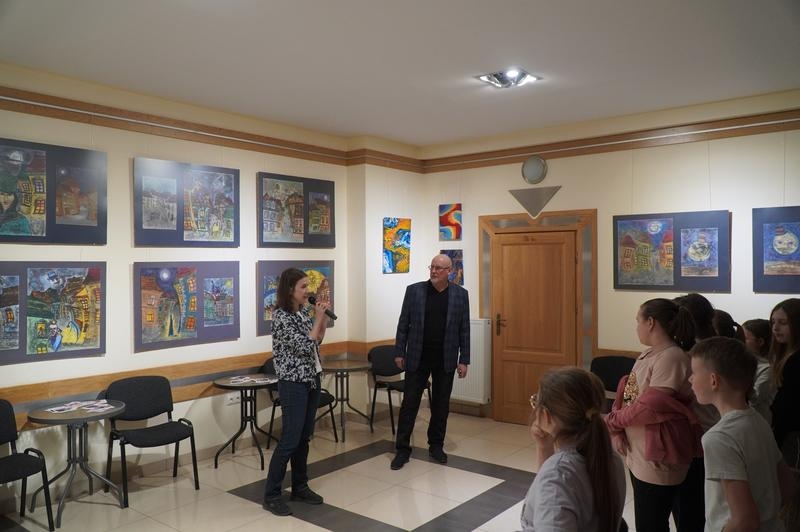 Spotkanie uczniów z artystą Tomaszem Korzenieckim