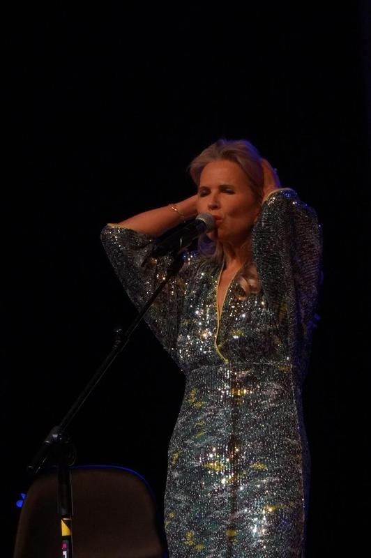 Anna Jurksztowicz występująca na scenie HDK