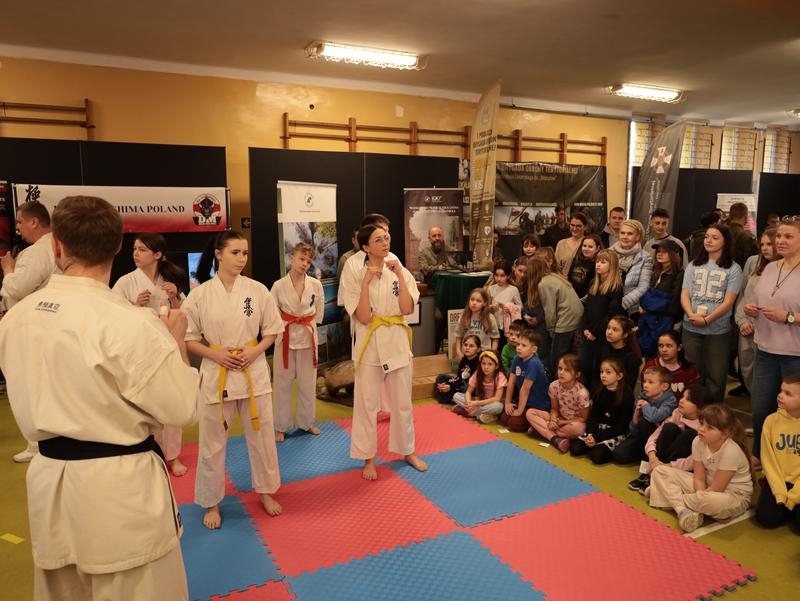 Pokaz młodych karateków z hajnowskiego klubu IKO Matsushima Poland / Dojo Den-Max.