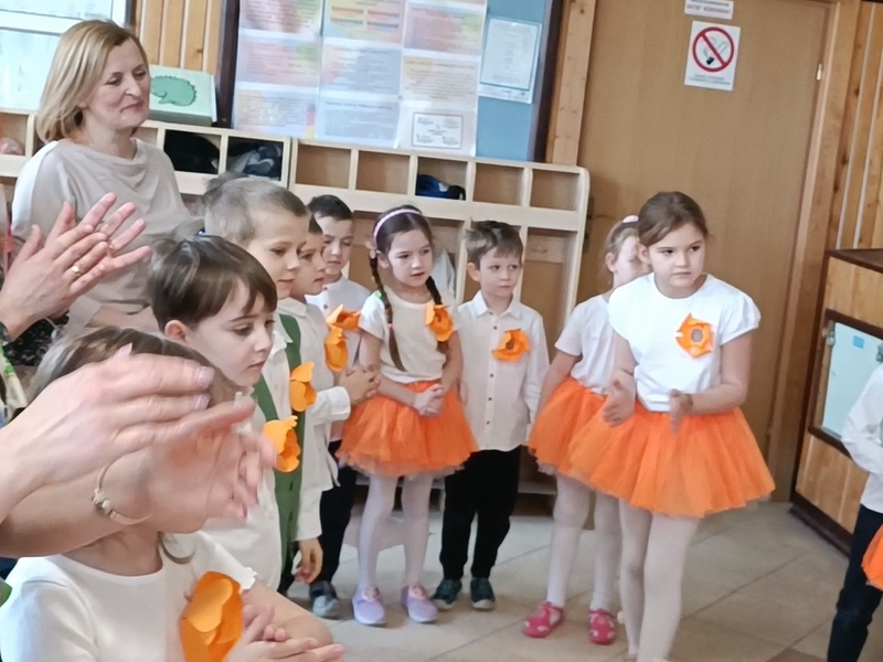 Dzieci uczestniczące w wydarzeniu
