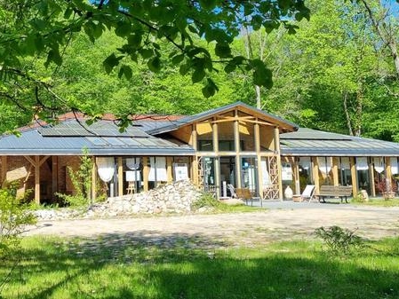 budynek Centrum Turystyki i Promocji „Kraina Żubra