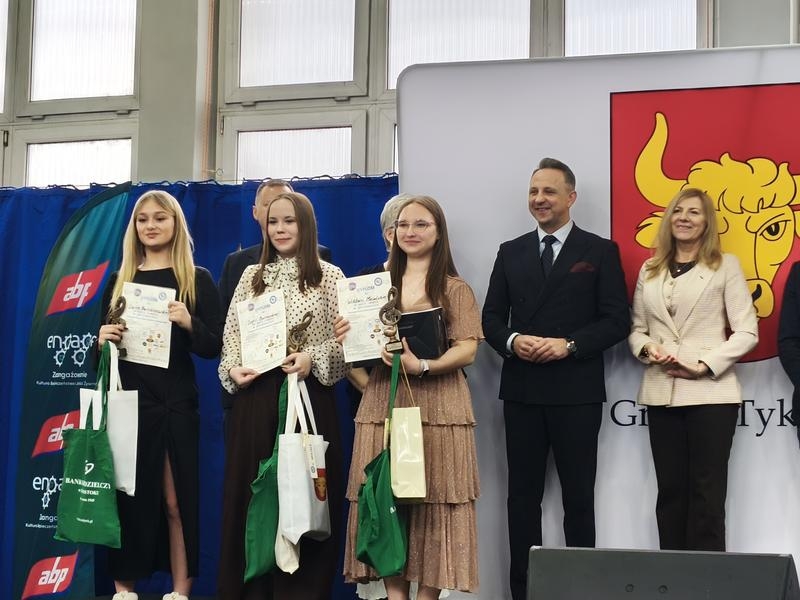 laureatki konkursu z komisją
