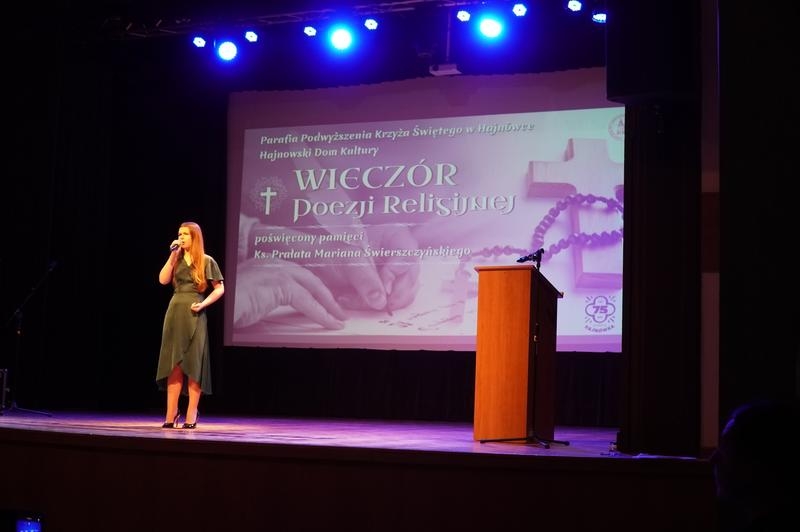 uczestniczka konkursu Poezji Religijnej
