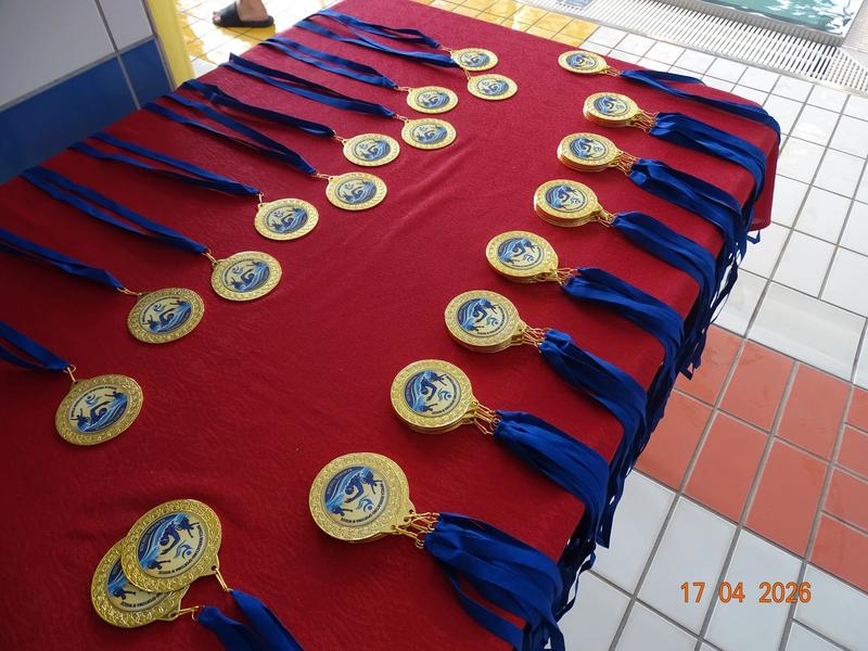 stół z medalami
