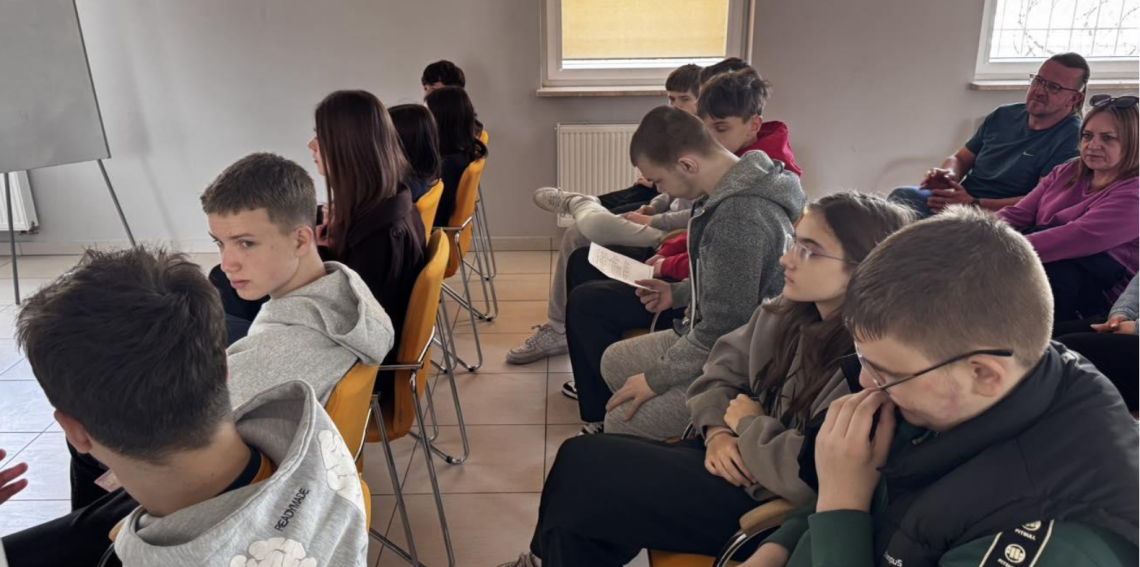 uczniowie z wizytą w Areszcie Śledczym