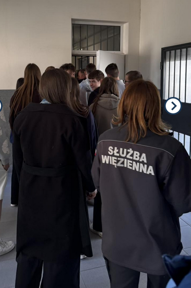 uczniowie z wizytą w Areszcie Śledczym