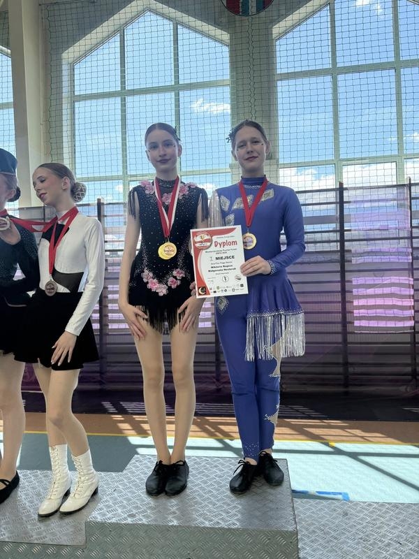 mażoretki na podium