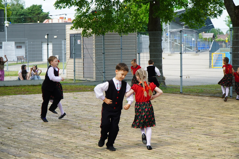 występ zespołu tanecznego