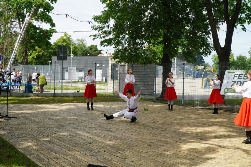 występ zespołu tanecznego