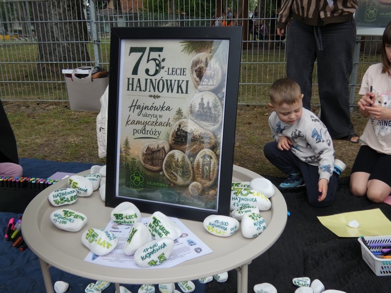 stanowiska z atrakcjami dla dzieci: hajnowskie #kamyczki,