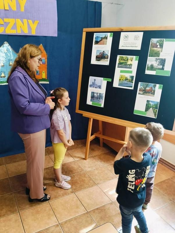 uroczyste wręczenie nagród przez dyrektor Iwonę Raszkiewicz