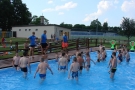 Dzieci i młodzież w basenie