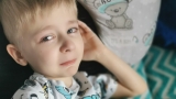 portret płaczącego chłopca