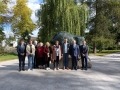 zdjęcie delegacji pod Pomnikiem Żubra