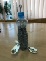karmnik dla ptaków z butelki i plastikowych łyżek