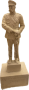 wizualizacja pomnika, przedstawiająca postać marszałka stojącego na niewysokim cokole