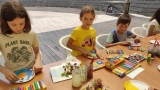  Dzieci uczestniczące w Wakacyjnych Porankach - zjęcia plastyczne