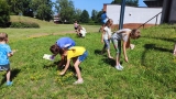  Dzieci uczestniczące w Wakacyjnych Porankach - zabawy ruchowe
