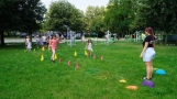 dzieci biorące udział w zabawach na osiedlu Mazury.
