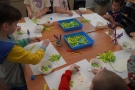 dzieci uczestniczące w zajęciach artystycznych "Krok do wiosny"