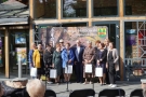 Uczesttnicy wystawy tkaniny artystycznej „Tkane Krajobrazy”.
