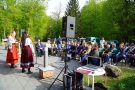 Uczesttnicy wystawy tkaniny artystycznej „Tkane Krajobrazy”.