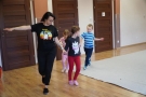 dzieci biorące udział w zajęciach z okazji Dnia Pingwina