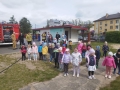 dzieci na placu przedszkolnym