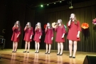 zespół artystyczny Hajnowskiego Domu Kultury na scenie