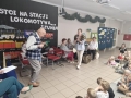 aktorzy występują przed dziećmi