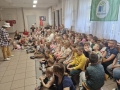aktorzy występują przed dziećmi