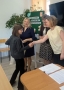 Moment wręczenia nagród - dla zwyciężczyni I miejsca