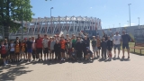 wspołnr zdjęcie drużyny z Litwy i Hajnówki na tle stadionu w Białymstoku
