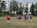 uczestnicy obozu sportowego na stadionie