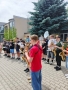 członkowie orkiestry grrają na instrumentach