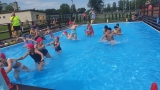 grupa dzieci podczas konkurencji